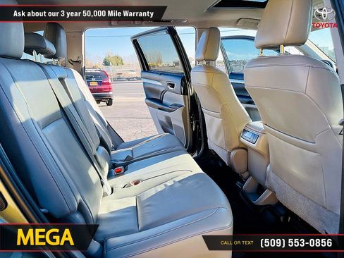 Used 2019 Toyota Highlander XLE image 29