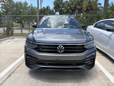 Used 2023 Volkswagen Tiguan SE R-Line FWD image 3