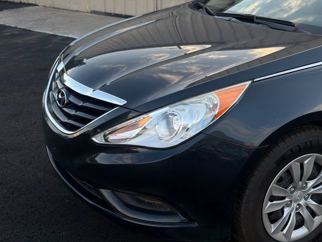 Used 2012 Hyundai Sonata GLS FWD image 2
