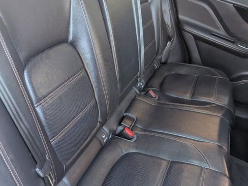 Used 2017 Jaguar F-PACE Prestige image 32