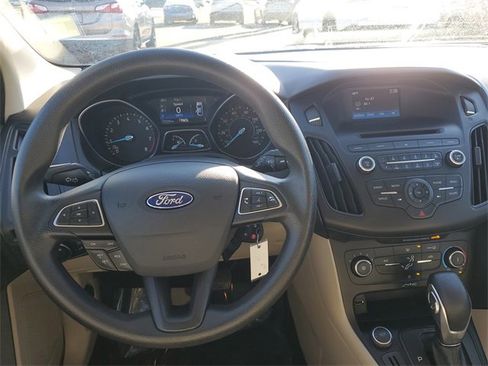 Used 2017 Ford Focus SE image 25