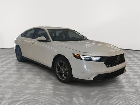 Used 2023 Honda Accord EX image 4