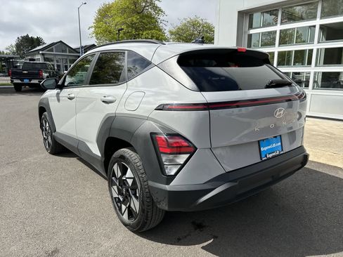 Used 2025 Hyundai Kona SEL AWD/4WD image 3