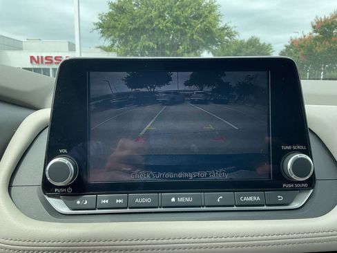Used 2025 Nissan Rogue SV FWD image 26