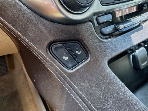 Used 2019 Chevrolet Suburban LT RWD image 19