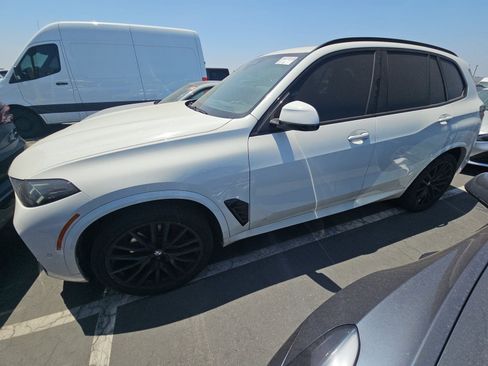 Used 2024 BMW X5 xDrive40i w/ M Sport Package AWD/4WD image 2