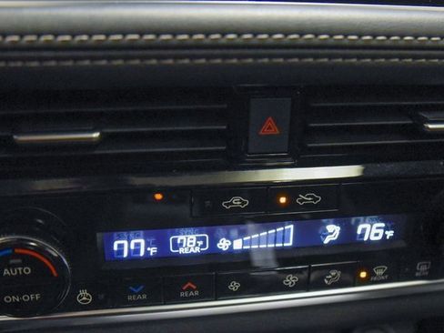 Used 2023 Nissan Rogue SL w/ SL Premium Package image 18