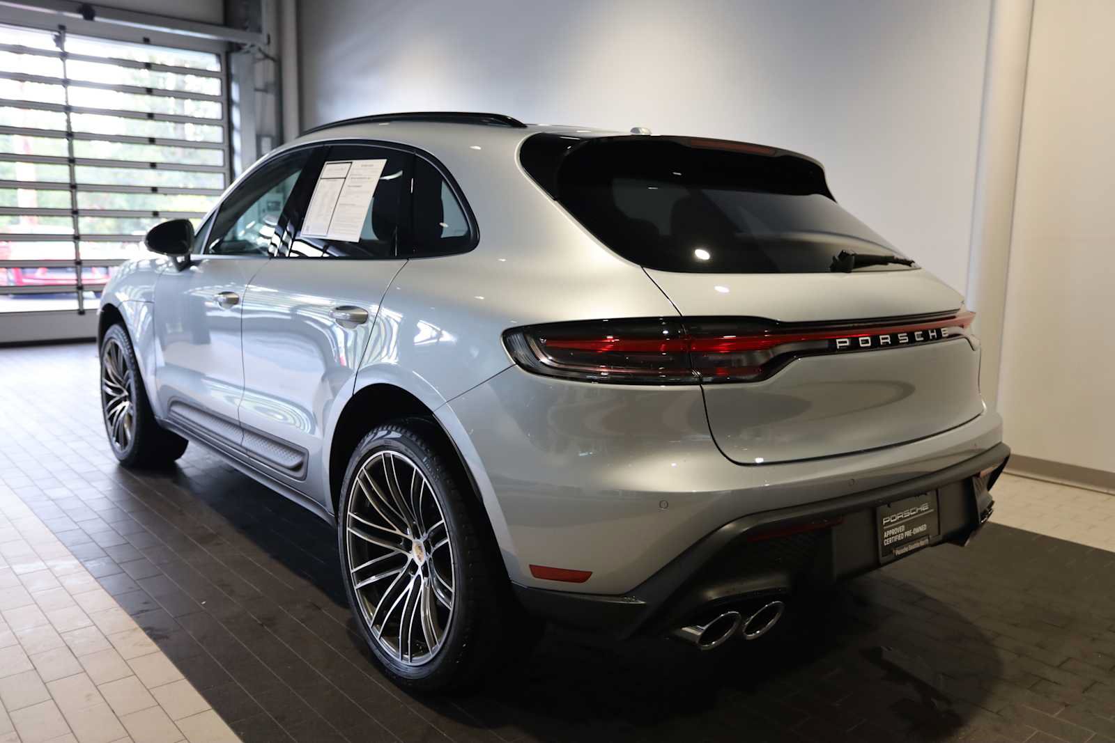 Used 2026 Porsche Macan AWD/4WD image 3