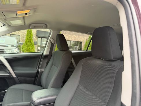 Used 2018 Toyota RAV4 LE FWD image 13