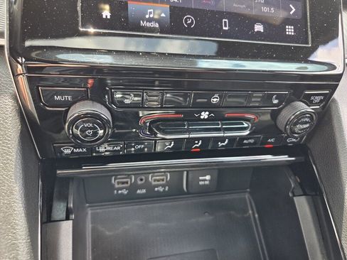 Certified 2023 Jeep Grand Cherokee L Laredo image 18