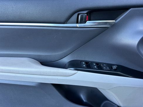 Used 2019 Toyota Camry LE image 11