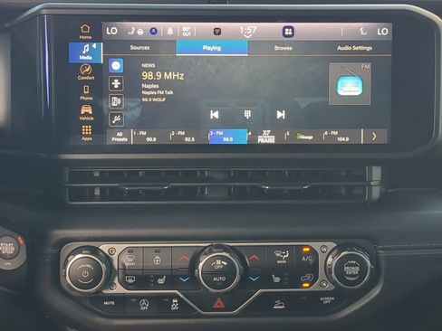 Used 2025 Jeep Gladiator Rubicon w/ Convenience Group image 18