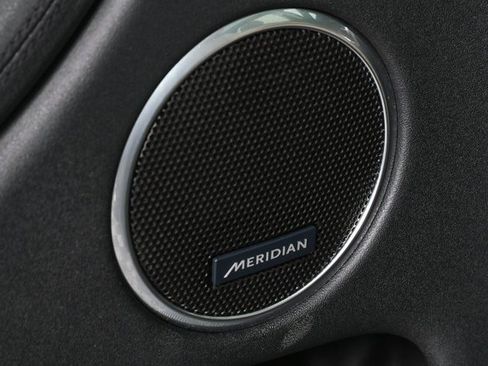 Used 2023 Land Rover Discovery Sport SE image 7