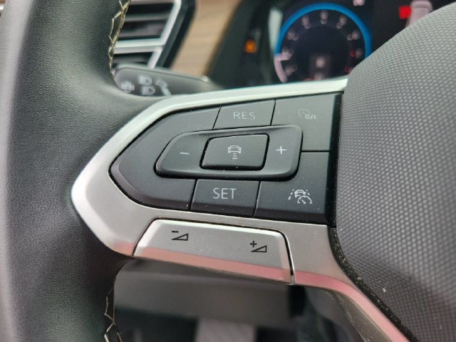 Used 2025 Volkswagen Atlas SE AWD/4WD image 29