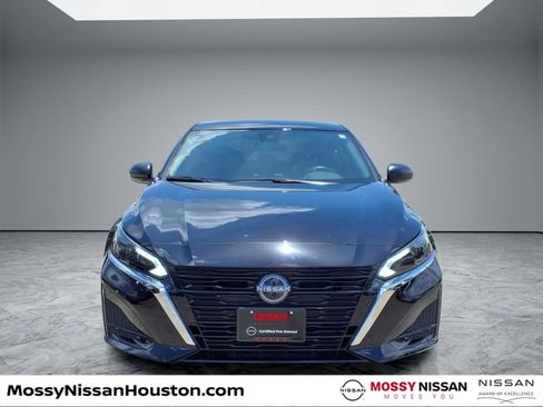 Used 2025 Nissan Altima 2.5 S FWD image 3