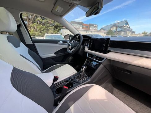 New 2025 Volkswagen Taos SE image 17