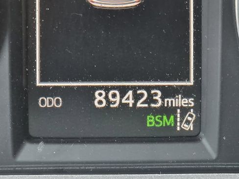 Used 2018 Toyota RAV4 XLE image 38