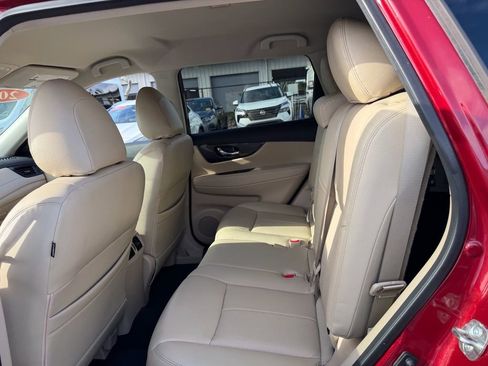 Used 2019 Nissan Rogue SV FWD image 12