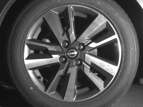 Used 2025 Nissan Versa SV image 9