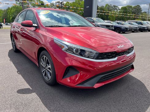 Used 2024 Kia Forte LXS w/ LXS Technology Package FWD image 8