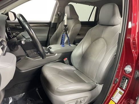 Used 2021 Toyota Highlander Limited image 11