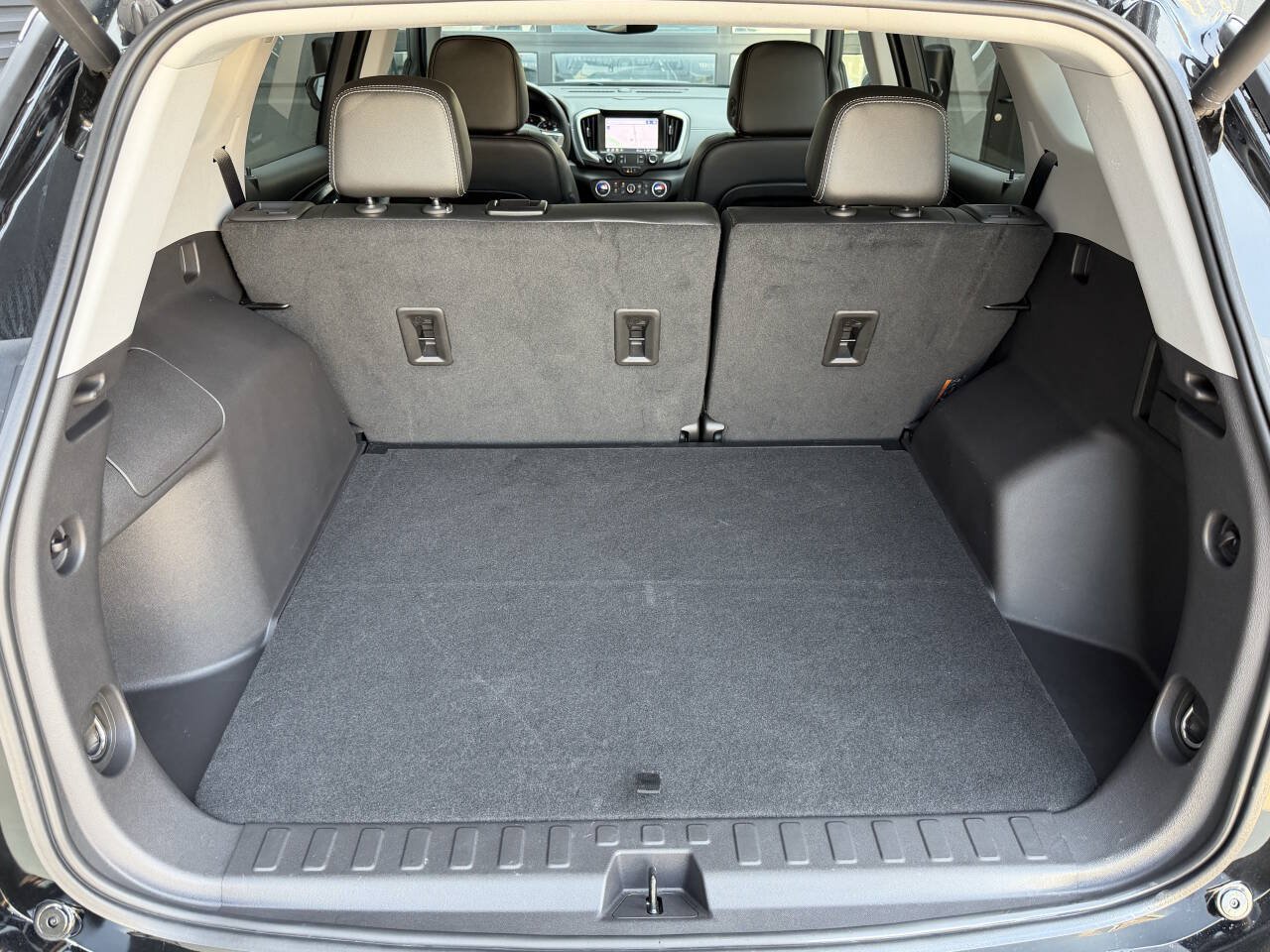 Used 2024 GMC Terrain SLT w/ Infotainment Package II AWD/4WD image 34
