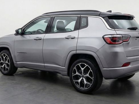 Used 2025 Jeep Compass Limited image 6