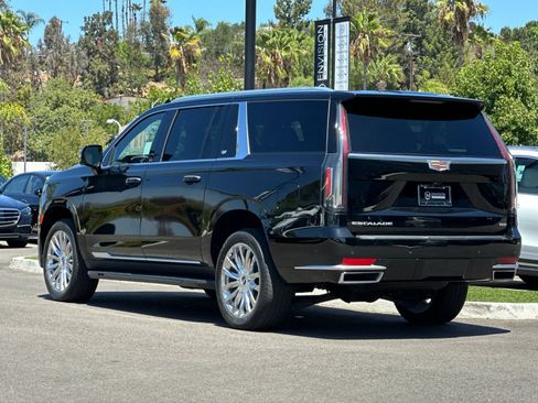 Used 2023 Cadillac Escalade ESV Premium Luxury RWD image 5
