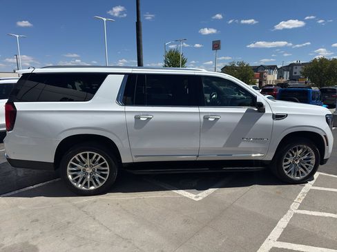 Used 2025 GMC Yukon XL Denali AWD/4WD image 6