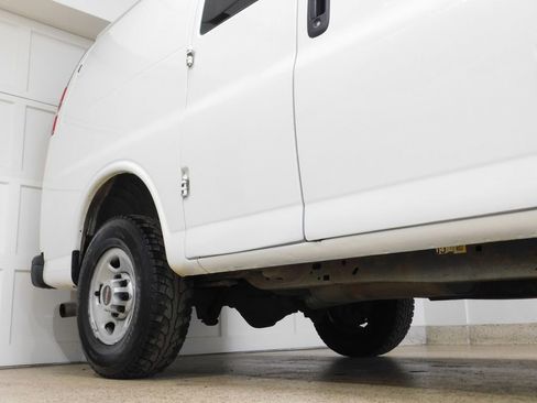 Used 2017 GMC Savana 2500 RWD image 8