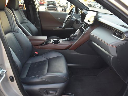 Used 2021 Toyota Venza Limited image 52