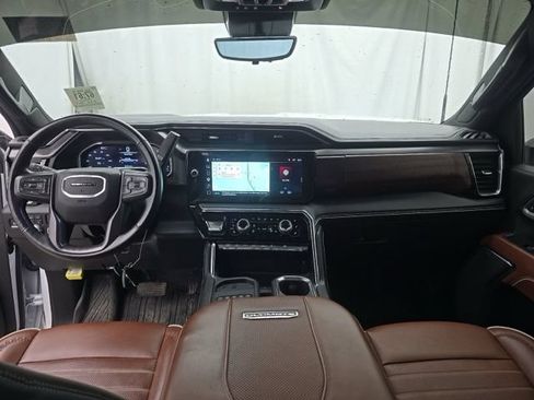 Used 2025 GMC Sierra 3500 Denali Ultimate AWD/4WD image 10