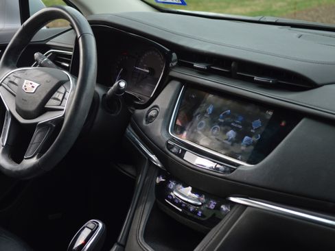 Used 2017 Cadillac XT5 Luxury w/ Driver Awareness Package image 37