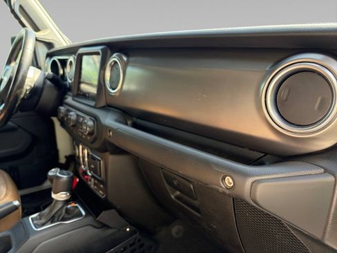Used 2020 Jeep Gladiator Rubicon AWD/4WD image 19