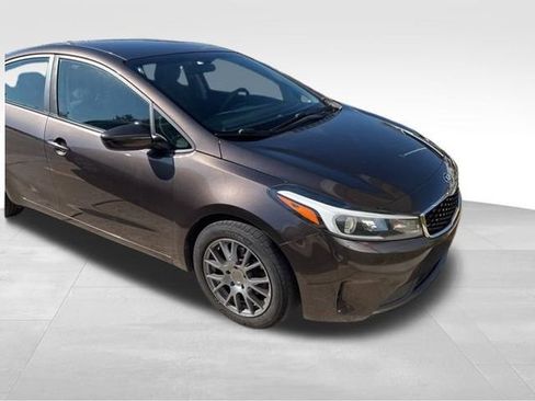 Used 2017 Kia Forte LX w/ LX Popular Package image 2