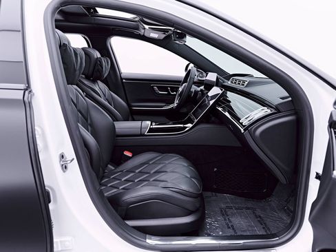 Used 2023 Mercedes-Benz Maybach S 580 4MATIC image 31