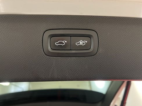 Used 2016 Volvo XC90 T6 Momentum w/ Momentum Plus Package image 32