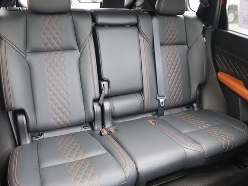 Used 2025 Mitsubishi Outlander 4WD Plug-In Hybrid image 26
