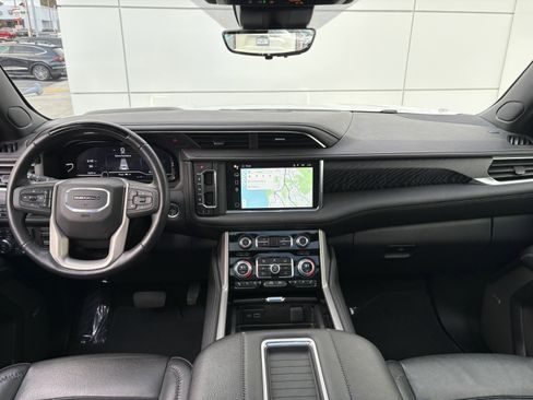 Used 2024 GMC Yukon Denali w/ Denali Reserve Package image 22