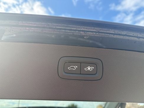 Certified 2025 Volvo XC90 B6 Plus image 9