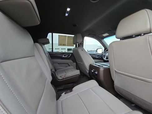 Used 2023 GMC Yukon SLT RWD image 28