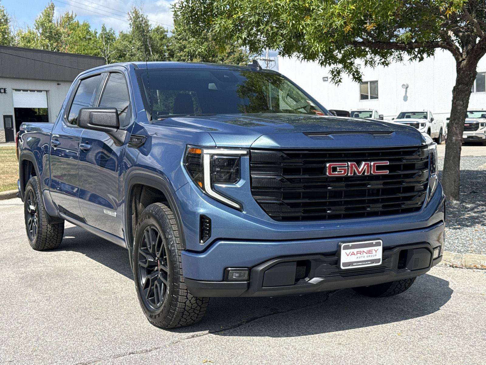 Used 2024 GMC Sierra 1500 Elevation AWD/4WD image 3