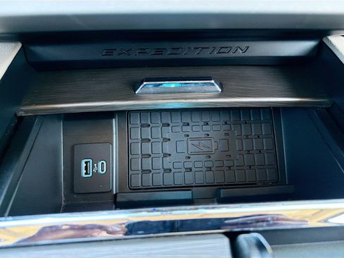 Used 2024 Ford Expedition Max Limited image 32