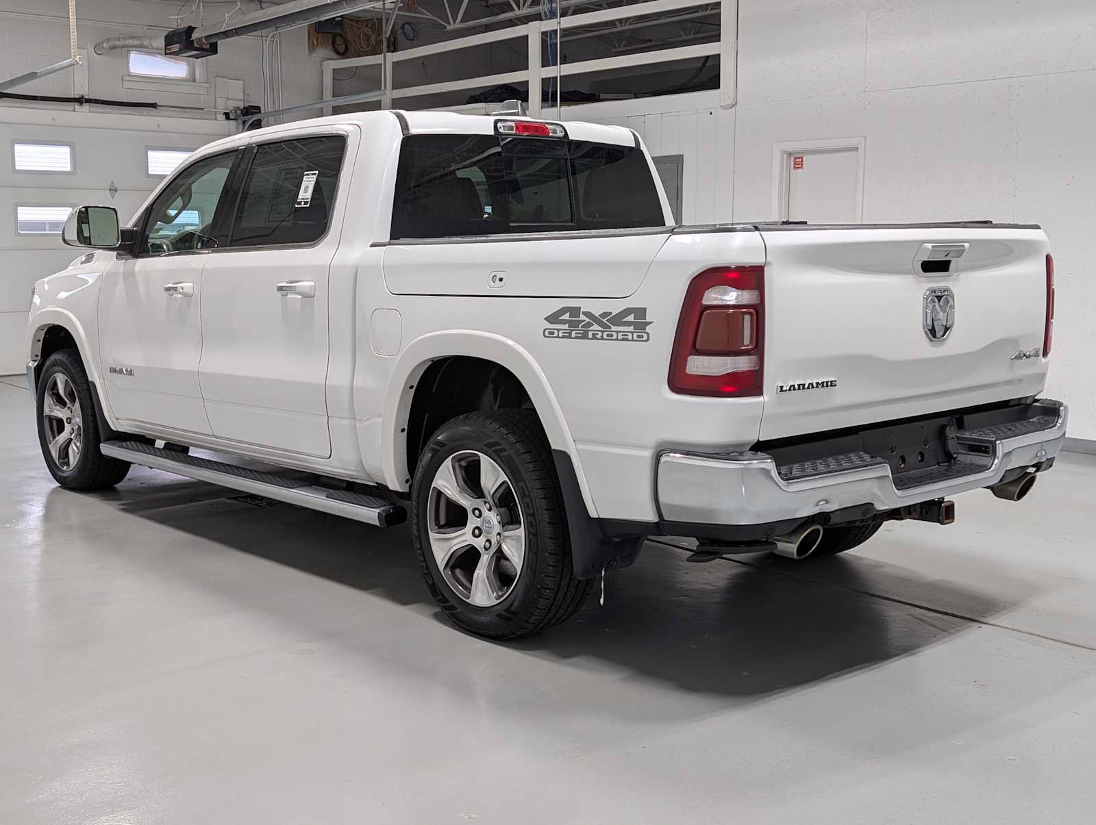 Used 2019 RAM 1500 Laramie AWD/4WD image 10