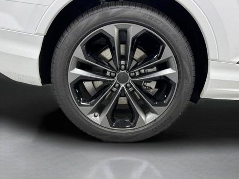 New 2026 Audi Q7 3.0T Premium Plus AWD/4WD image 9