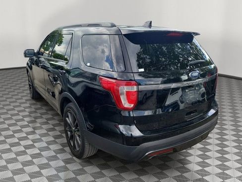 Used 2017 Ford Explorer XLT w/ Equipment Group 202A FWD image 3