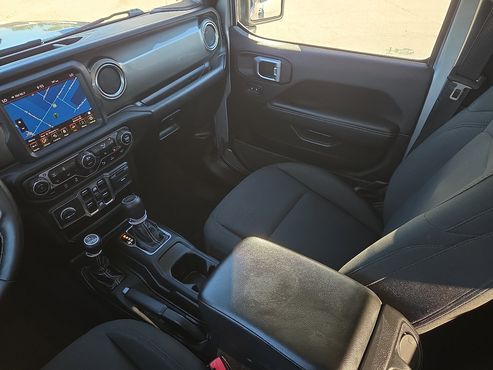 Used 2020 Jeep Gladiator Overland AWD/4WD image 12