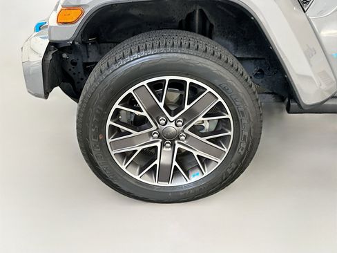 Used 2023 Jeep Wrangler Unlimited Sahara image 11