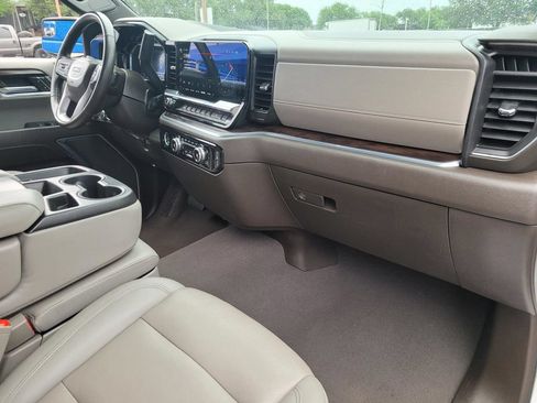 Used 2024 GMC Sierra 1500 SLT RWD image 8