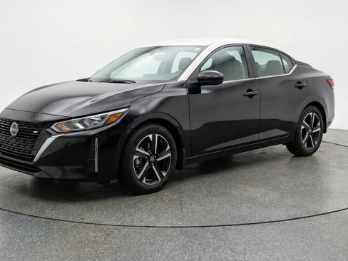 Used 2025 Nissan Sentra SV FWD image 3